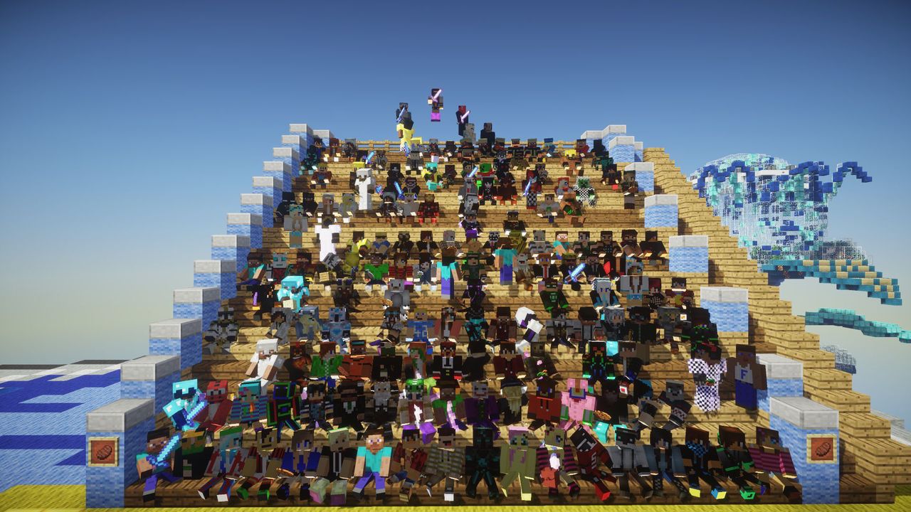 Weit über hundert Spieler sitzen beim Serverfoto 2014 dicht gedrängt auf einer riesigen Holztribüne